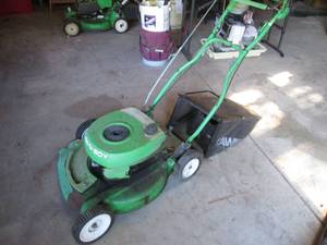 lot 37 image: Vintage lawn-boy push lawnmower