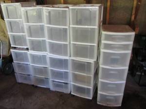 lot 219 image: Assortment of (8) plastic 3-drawer organizers