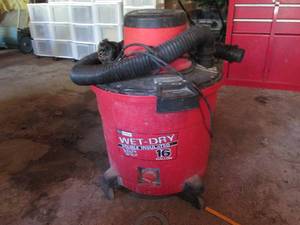 lot 220 image: 16-gallon wetdry shop vac