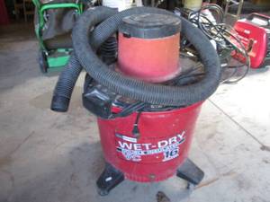 lot 30 image: Sears Craftsman 16-gallon wetdry vacuum