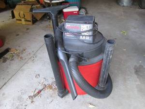 lot 26 image: Craftsman 16-gallon wetdry vacuum