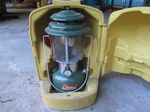 lot 19 image: 1972 Coleman lantern with carry case