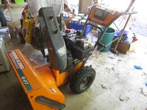 lot 1 image: Yard King Performance snowblower