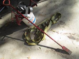 lot 240 image: Heavy ratchet strap and roof brackets