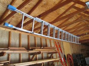lot 244 image: 12 Long aluminum extension ladder