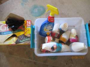 lot 412 image: Lawn and garden trash bags in a bin...