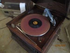 lot 419 image: Antique Wood encased Jenny Lind Pho...