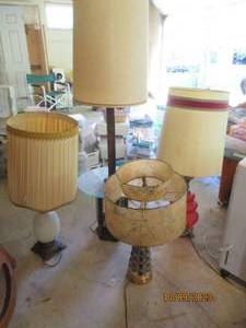 lot 422 image: Collection of Stunning vintage lamp...