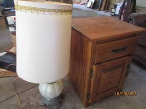 lot 425 image: Vintage decorative lamp and Solid W...