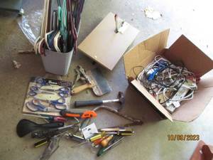 lot 433 image: Random household items. cords and m...