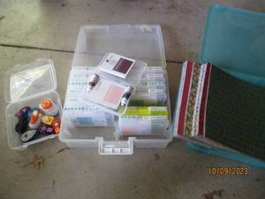 lot 464 image: 1-Craft box containing decorative p...