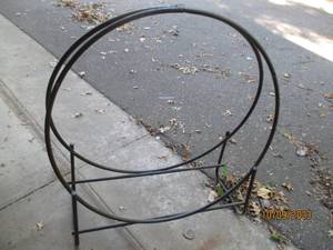lot 503 image: Large round metal framed firewood h...