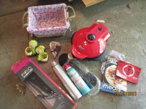 lot 508 image: Countertop grill, curling iron and ...