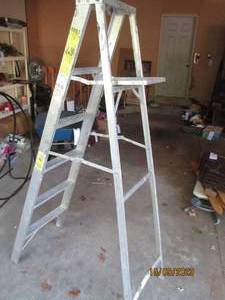 lot 509 image: Aluminum ladder...