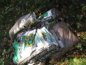 lot 511 image: 7 Plus bags of colored mulch...