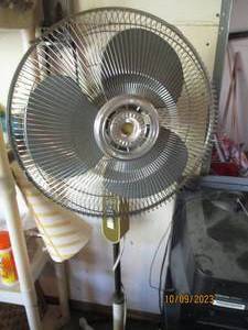 lot 512 image: Pedestal stand fan...