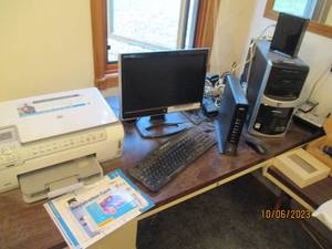lot 303 image: E-Machine desktop computer system,
