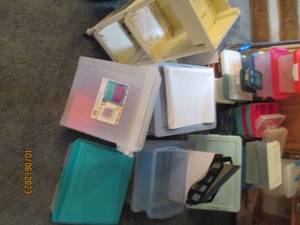 lot 325 image: Huge collection of assorted storage totes