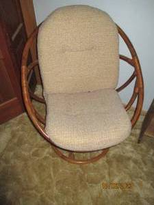 lot 378 image: Wicker Rattan framed padded egg sty...