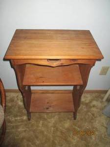 lot 379 image: Cut heart themed wood 3-tier table