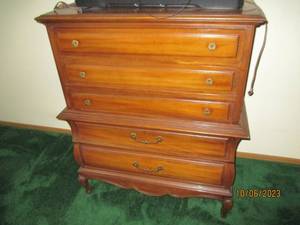 lot 388 image: Gorgeous gentlemens 5-drawer Highbo...