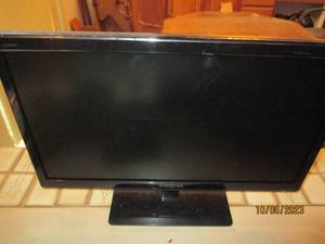 lot 389 image: Insignia 30 flat screen tvDVD com...