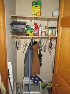 lot 400 image: Content of entry closet including a...