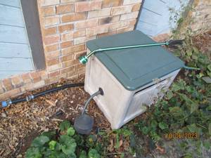 lot 406 image: Plastic patio hose reel with hose...