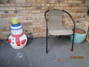 lot 407 image: Front porch contents including Snow...