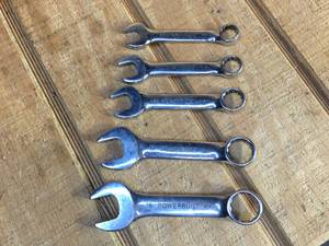 lot 3 image: 5pc Powerbuilt Metric Stubby Combination Wrenches