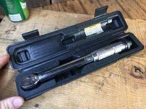 lot 10 image: Pittsburgh Pro 14 Dr Click-Type Torque Wrench