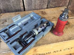 lot 29 image: 2 Impact DriverMotivators