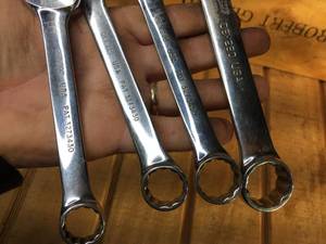 lot 33 image: 4 Snap-ON Short Combination Wrenches SAE