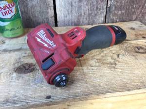 lot 64 image: Milwaukee Fuel M12 Cordless Cut Off Tool 3