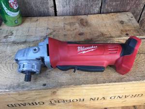 lot 71 image: Milwaukee M18 Cordless Cut-OffGrinder 4 12