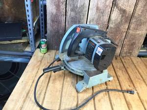lot 141 image: Cast Iron DELTA 10 Miter Saw