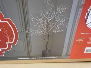 lot 4 image: LED Potted Tree- 7 Tall - open box...