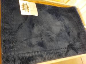 lot 52 image: Paramount Memory New Foam Bath Rug ...