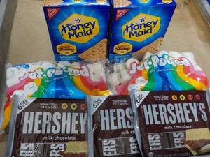 lot 139 image: Smores Kit  2 Each- Graham Cracker...