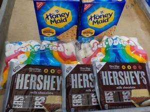 lot 142 image: Smores Kit  2 Each- Graham Cracker...