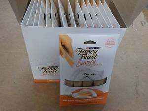 lot 169 image: 15 ct Purina Fancy Feast Savory Cat...
