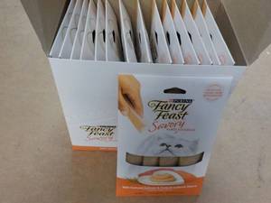 lot 170 image: 15 ct Purina Fancy Feast Savory Cat...