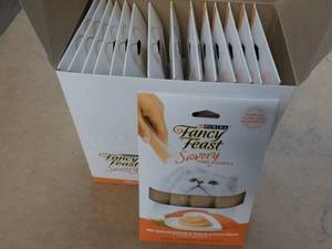 lot 172 image: 15 ct Purina Fancy Feast Savory Cat...