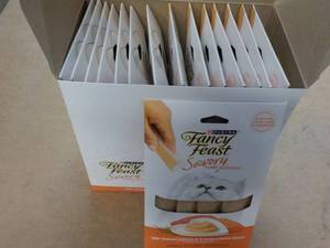 lot 173 image: 15 ct Purina Fancy Feast Savory Cat...