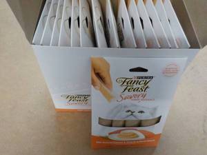 lot 176 image: 15 ct Purina Fancy Feast Savory Cat...