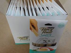 lot 178 image: 15 ct Purina Fancy Feast Savory Cat...