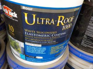 lot 204 image: Ultra Roof 1000 - 5 gallon Pail Whi...