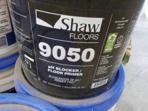 lot 206 image: Shaw 9050 - 4 gallon pail PH Blocke...