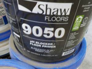 lot 208 image: Shaw 9050 - 4 gallon pail PH Blocke...
