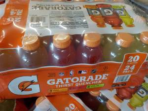 lot 401 image: 24 pack Gatorade 20 oz Bottles var...